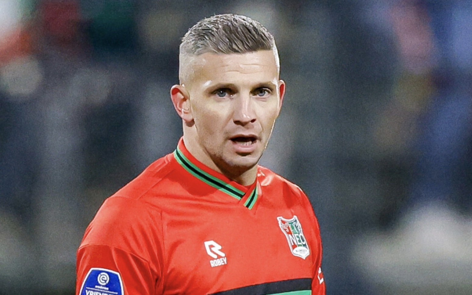 他的缺席无 他的缺席无